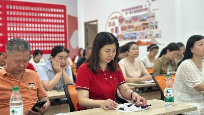 忆初心强党性 激发奋进力量——<i style='color:red'>武汉格林环保</i>党支部深入社区开展七月主题党日活动